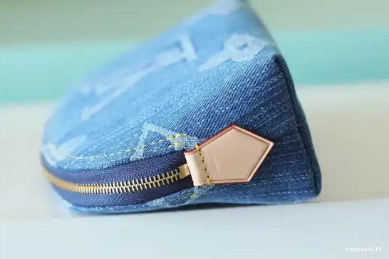 Cosmétique Vuitton PM Louis Pochette 0408